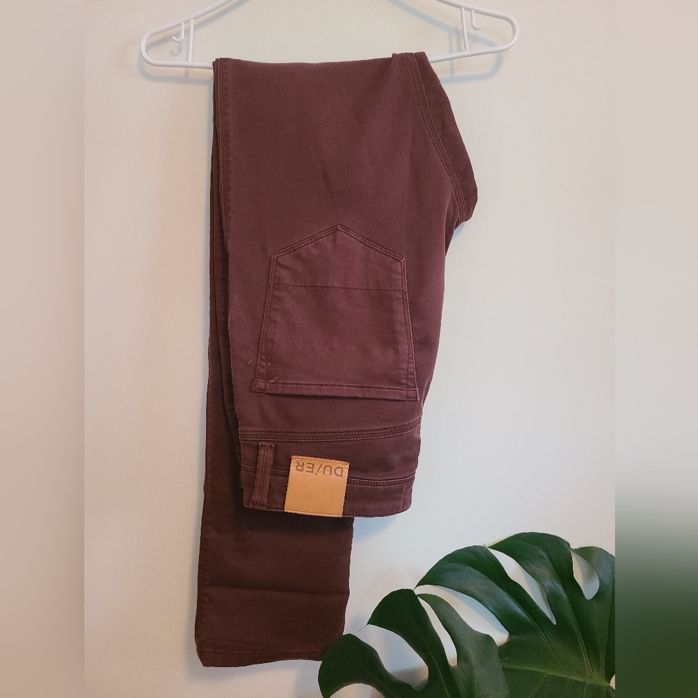 DUER men's slim fit pants maroon